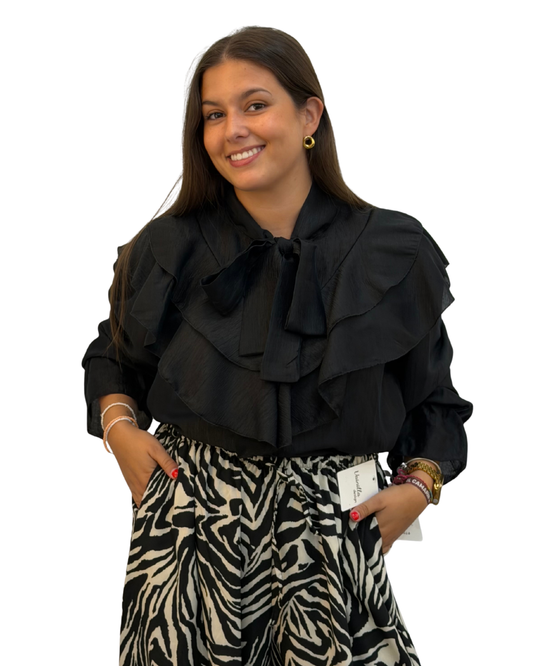 Blusa negra volantes
