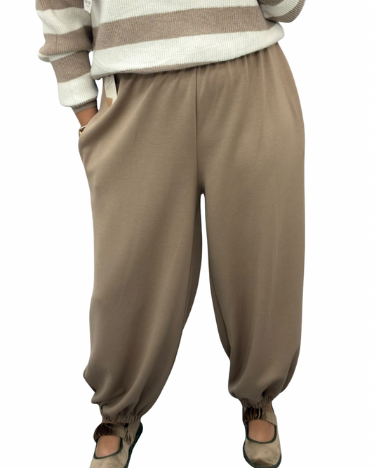 Pantalón chándal bombacho taupe