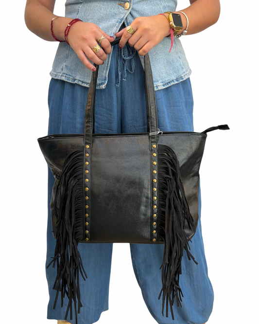 Bolso tachuela flecos negros