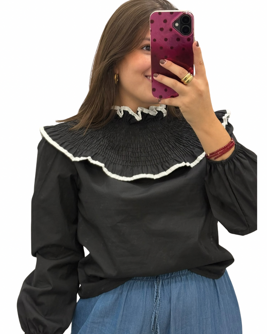 Blusa negra cuello